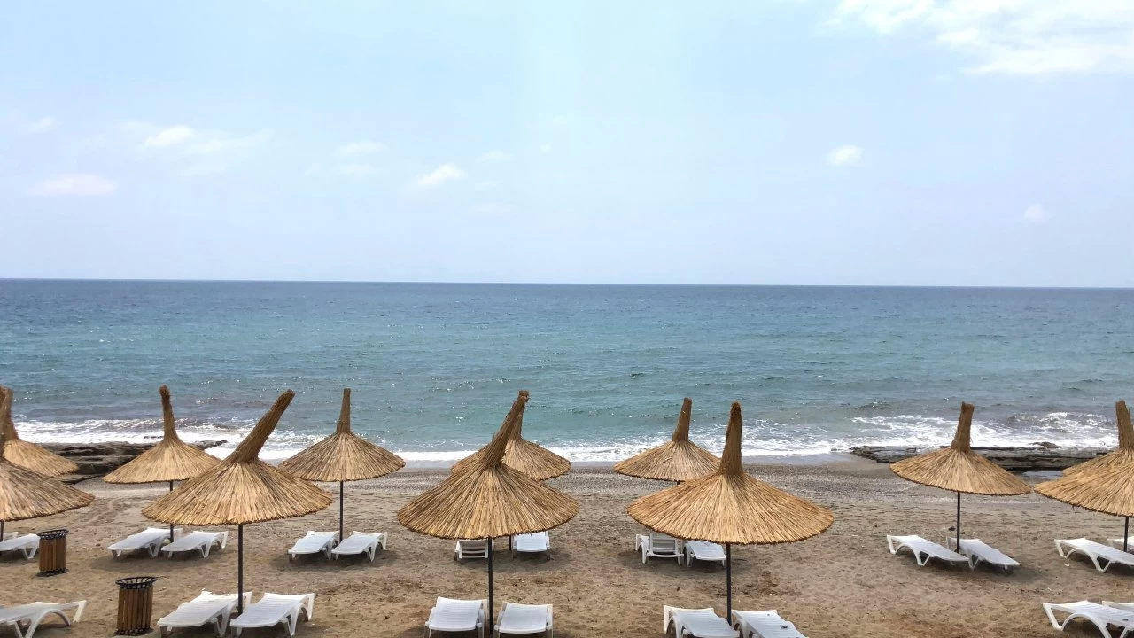 gerçekten denize sıfır olması ve sahili